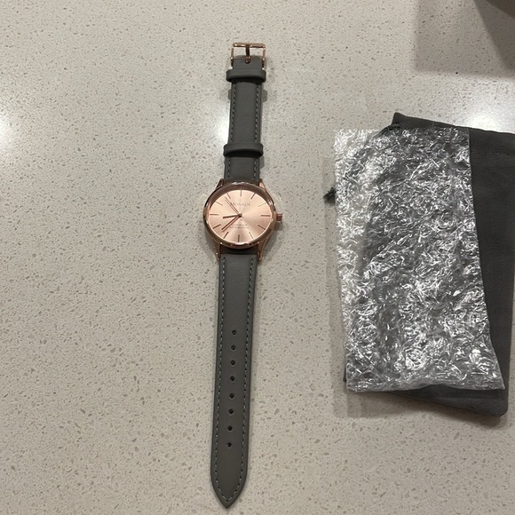 Monroé Classique Watch In Sunburst Solérose - Picture 7 of 7